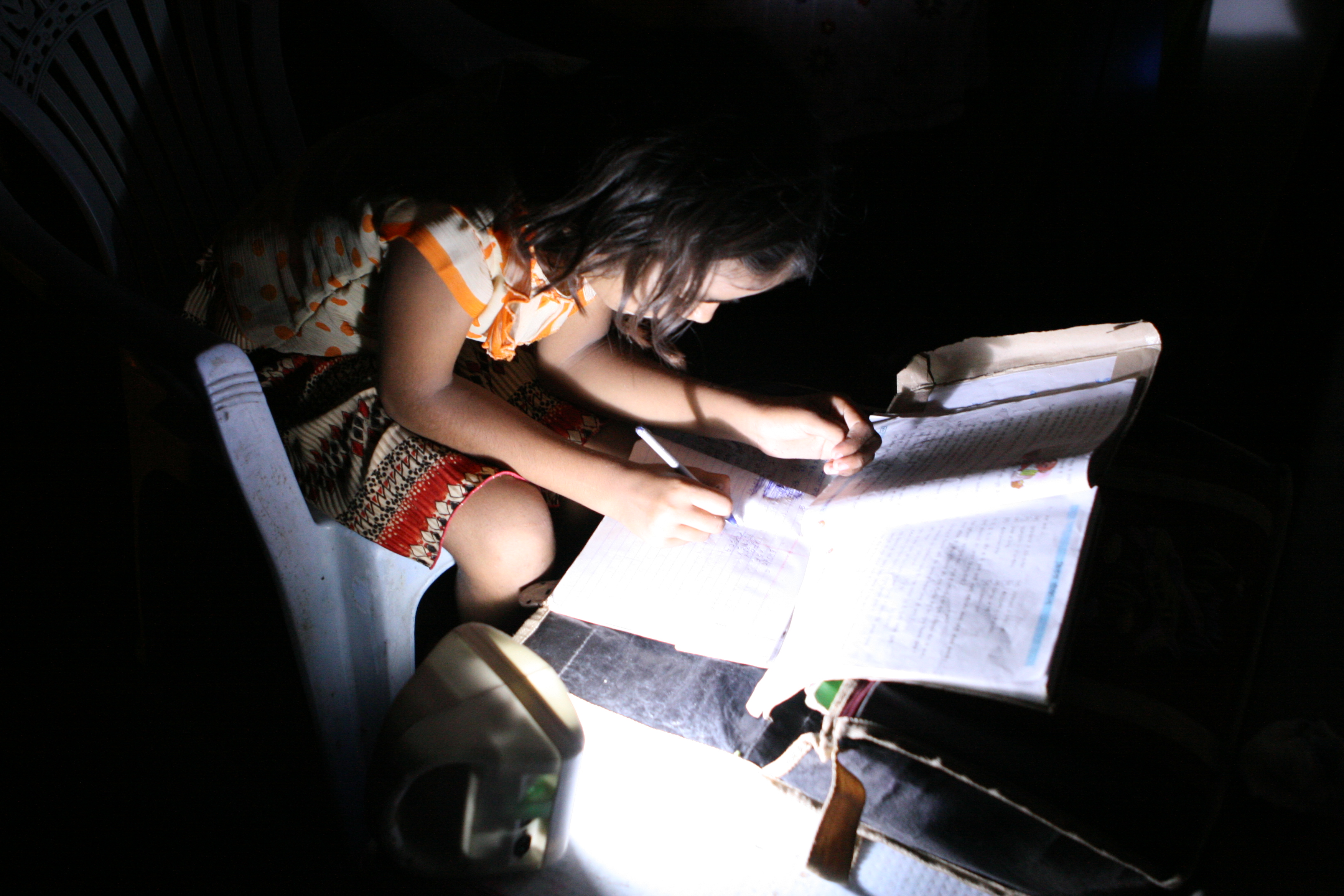 India-Girl-studying-with-d.light_